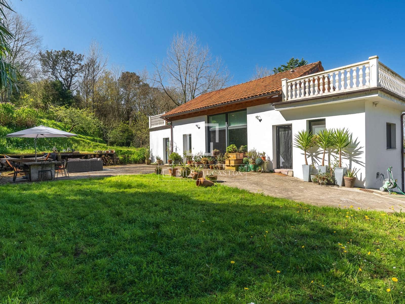 2 bedroom Finca/Country House for sale in Donostia-San Sebastian with garage - € 700,000 (Ref: 8343624)
