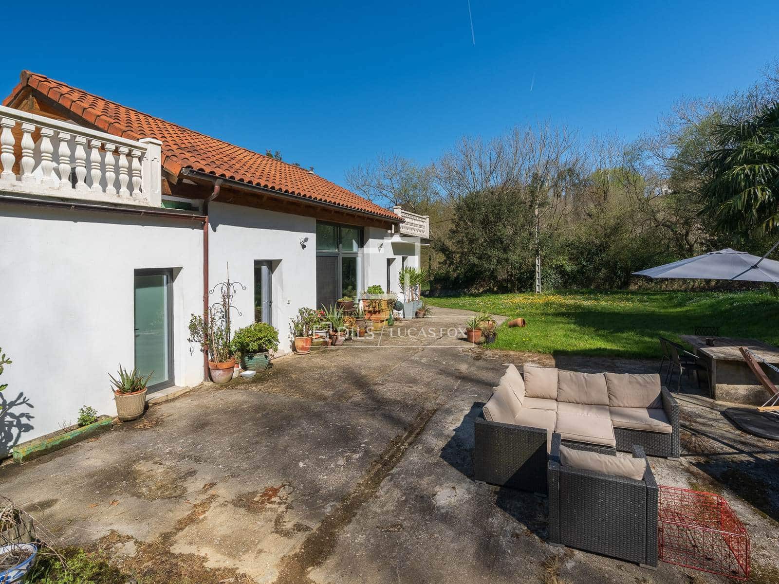 2 bedroom Finca/Country House for sale in Donostia-San Sebastian with garage - € 700,000 (Ref: 8343624)