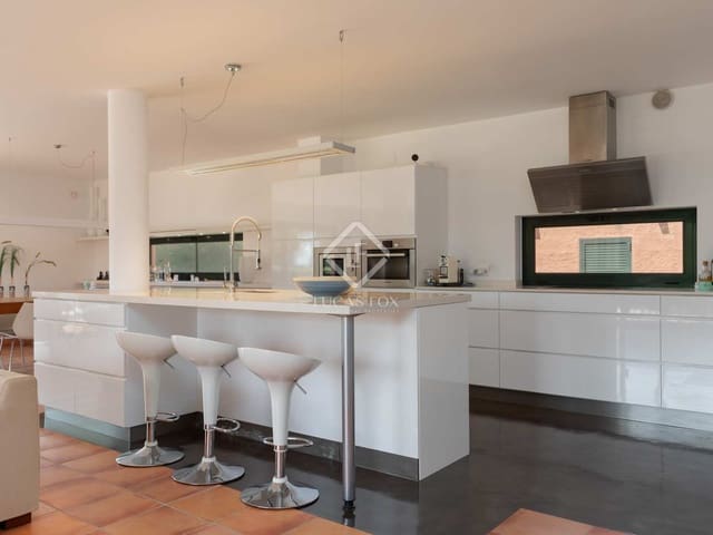 6 bedroom Villa for sale in Navata with pool - € 845,000 (Ref: 8350244)