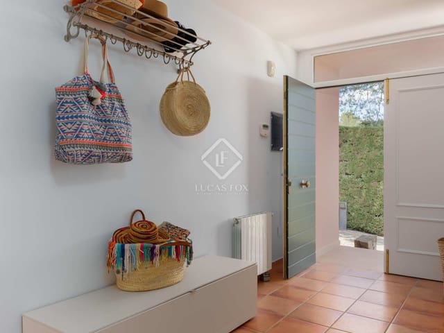 6 bedroom Villa for sale in Navata with pool - € 845,000 (Ref: 8350244)