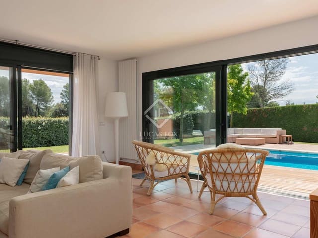 6 bedroom Villa for sale in Navata with pool - € 845,000 (Ref: 8350244)