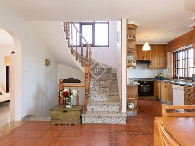 5 bedroom Villa for sale in Cangas with pool garage - € 850,000 (Ref: 8353675)