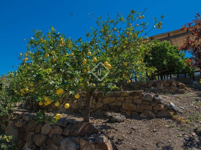 6 bedroom Finca/Country House for sale in Alcaucín - € 690,000 (Ref: 8371668)