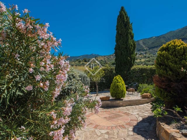 6 bedroom Finca/Country House for sale in Alcaucín - € 690,000 (Ref: 8371668)