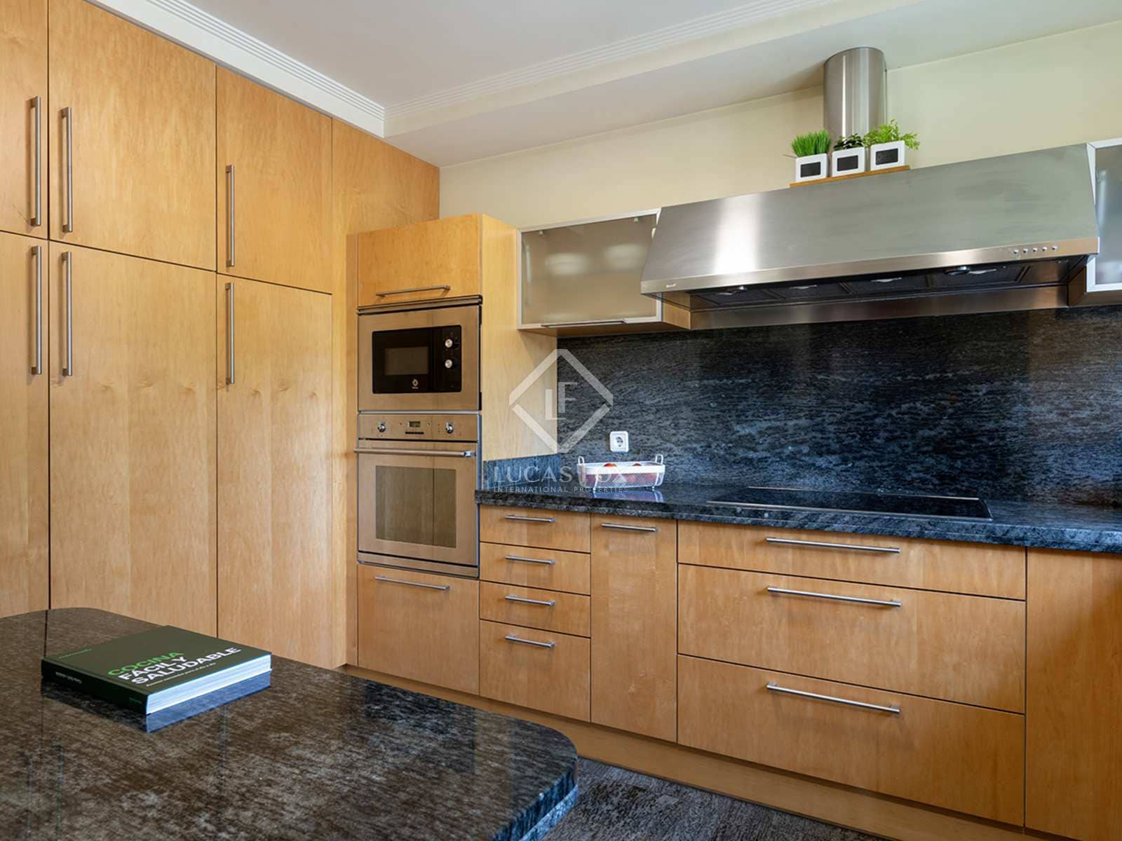 4 sypialnia Willa na sprzedaż w Vigo z basenem garażem - 820 000 € (Ref: 8371671)