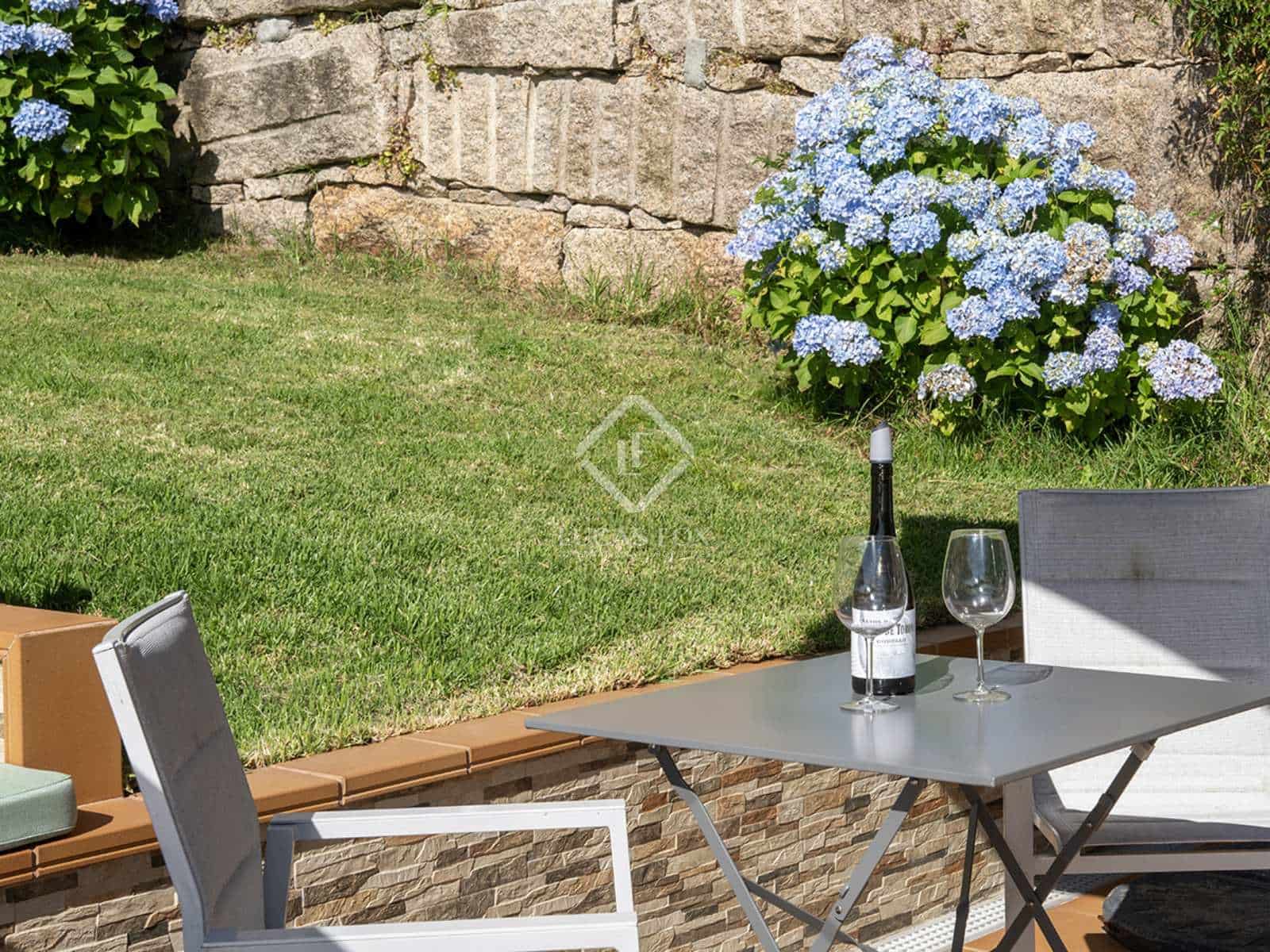 4 sypialnia Willa na sprzedaż w Vigo z basenem garażem - 820 000 € (Ref: 8371671)