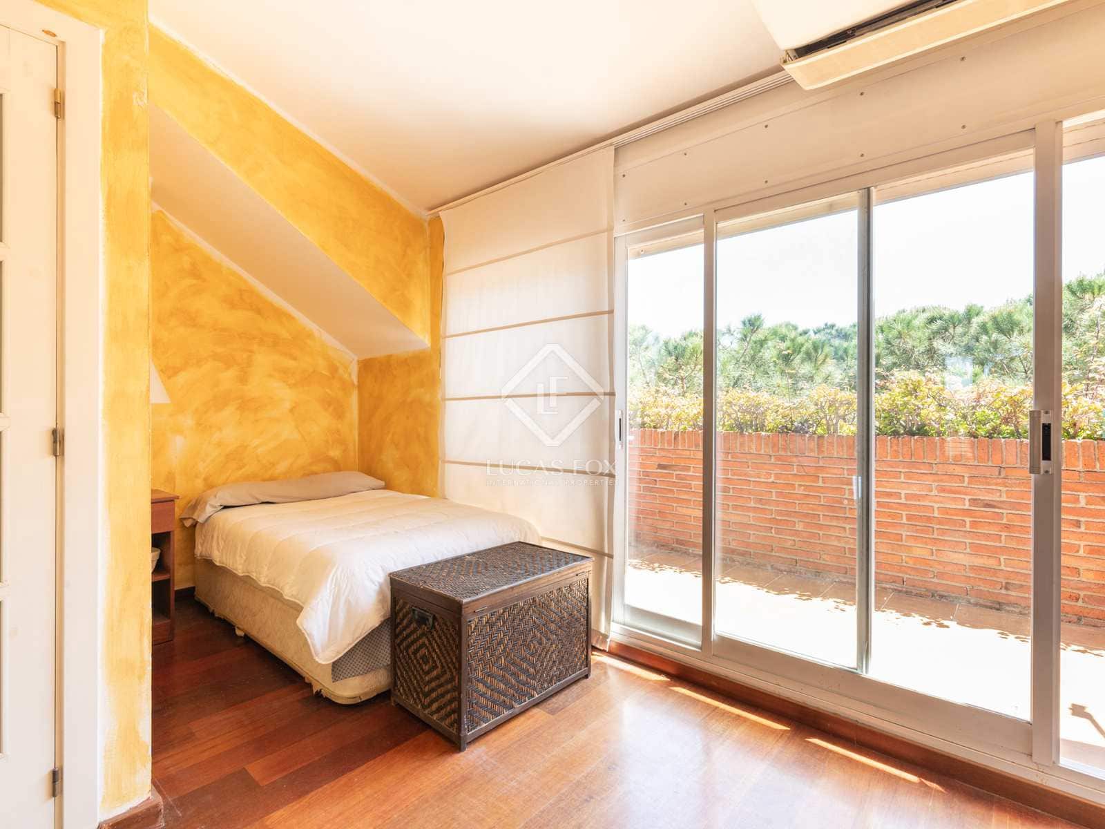 3 soverom Villa til salgs i Gava med svømmebasseng garasje - € 1 050 000 (Ref: 8371758)