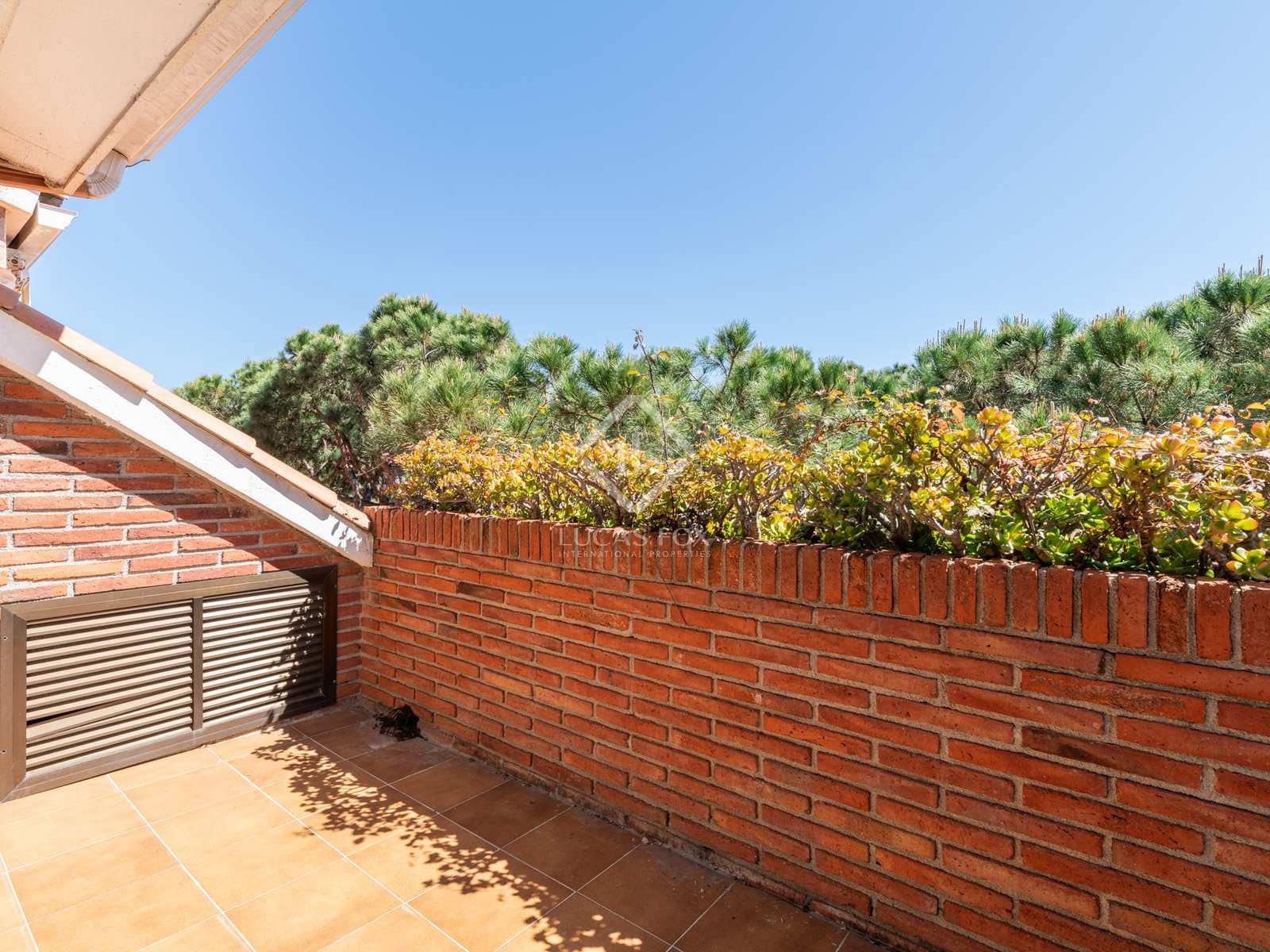 3 soverom Villa til salgs i Gava med svømmebasseng garasje - € 1 050 000 (Ref: 8371758)