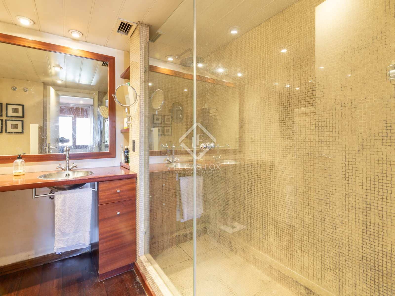 3 soverom Villa til salgs i Gava med svømmebasseng garasje - € 1 050 000 (Ref: 8371758)