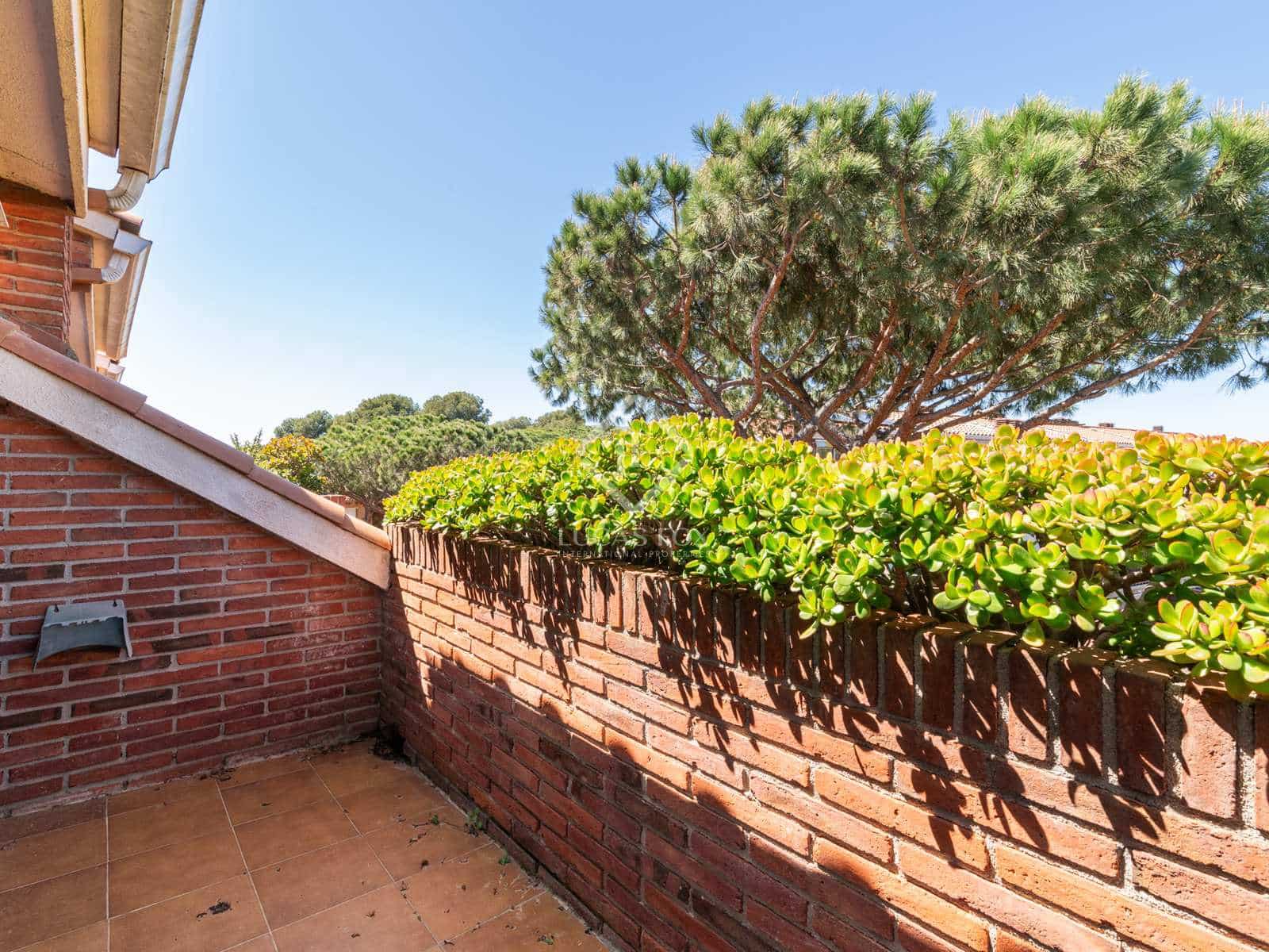 3 soverom Villa til salgs i Gava med svømmebasseng garasje - € 1 050 000 (Ref: 8371758)