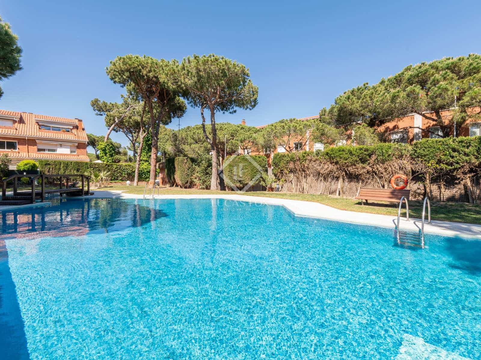 3 soverom Villa til salgs i Gava med svømmebasseng garasje - € 1 050 000 (Ref: 8371758)