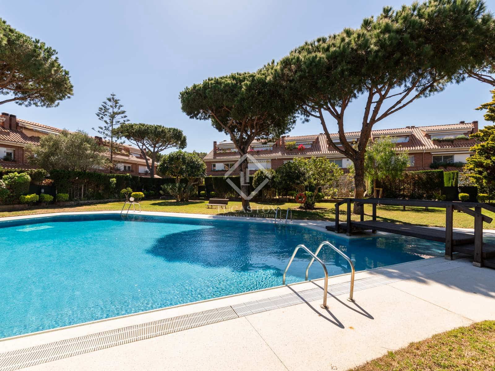 3 soverom Villa til salgs i Gava med svømmebasseng garasje - € 1 050 000 (Ref: 8371758)