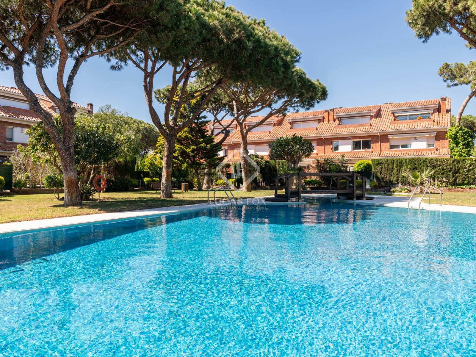 3 soverom Villa til salgs i Gava med svømmebasseng garasje - € 1 050 000 (Ref: 8371758)