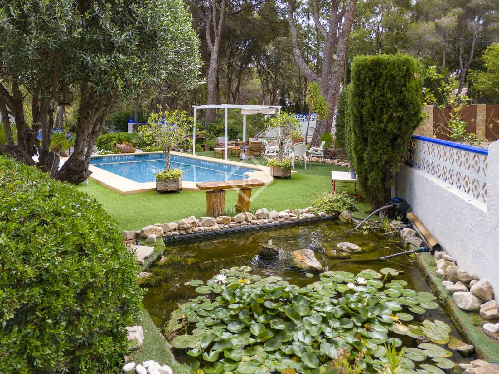 4 bedroom Villa for sale in Altea with pool garage - € 599,000 (Ref: 8376390)