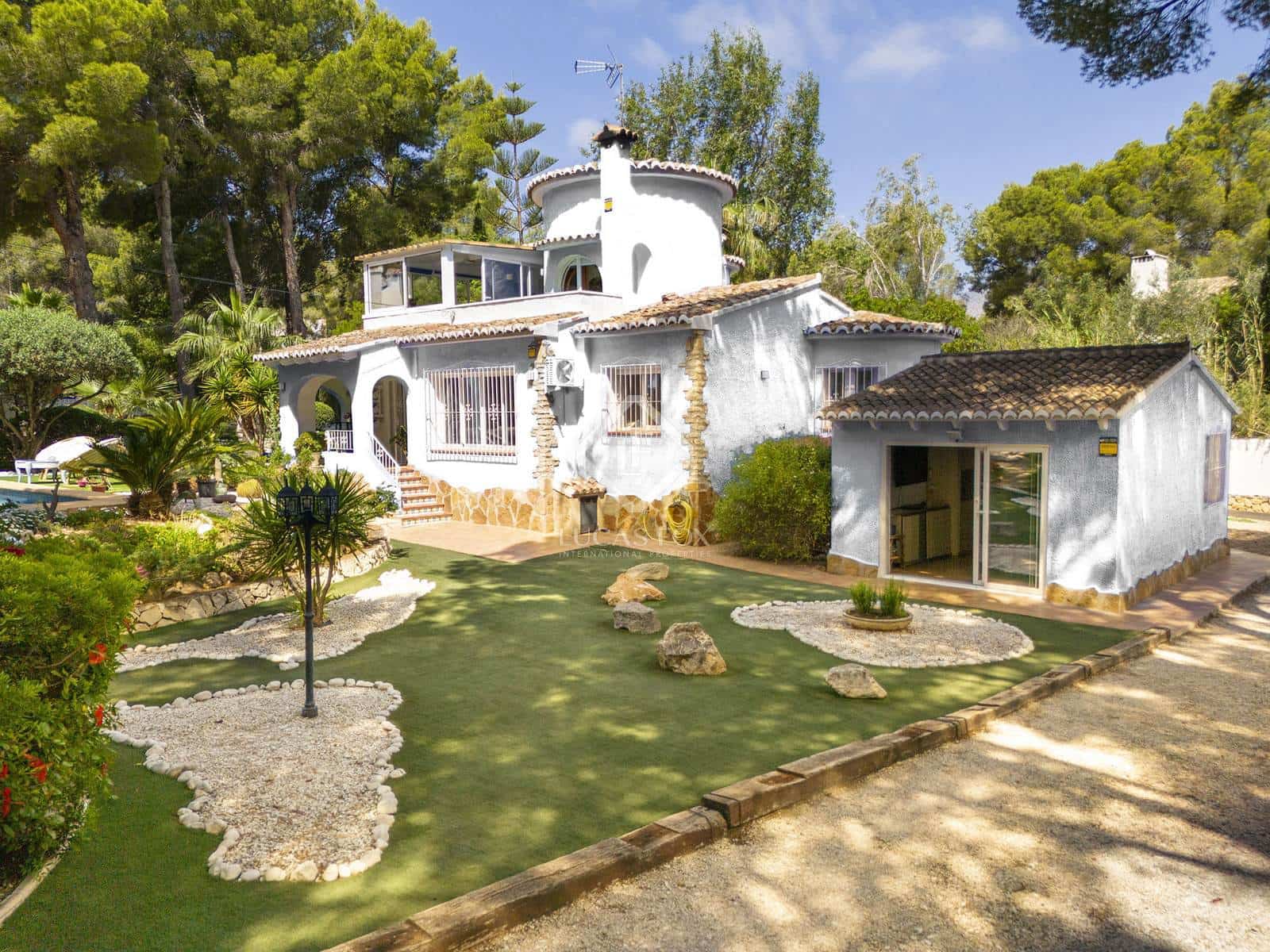 4 bedroom Villa for sale in Altea with pool garage - € 599,000 (Ref: 8376390)