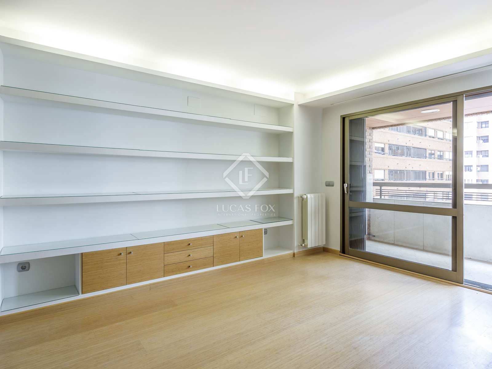 4 sypialnia Apartament do wynajęcia w Miasto Walencja z garażem - 2 100 € (Ref: 8376392)