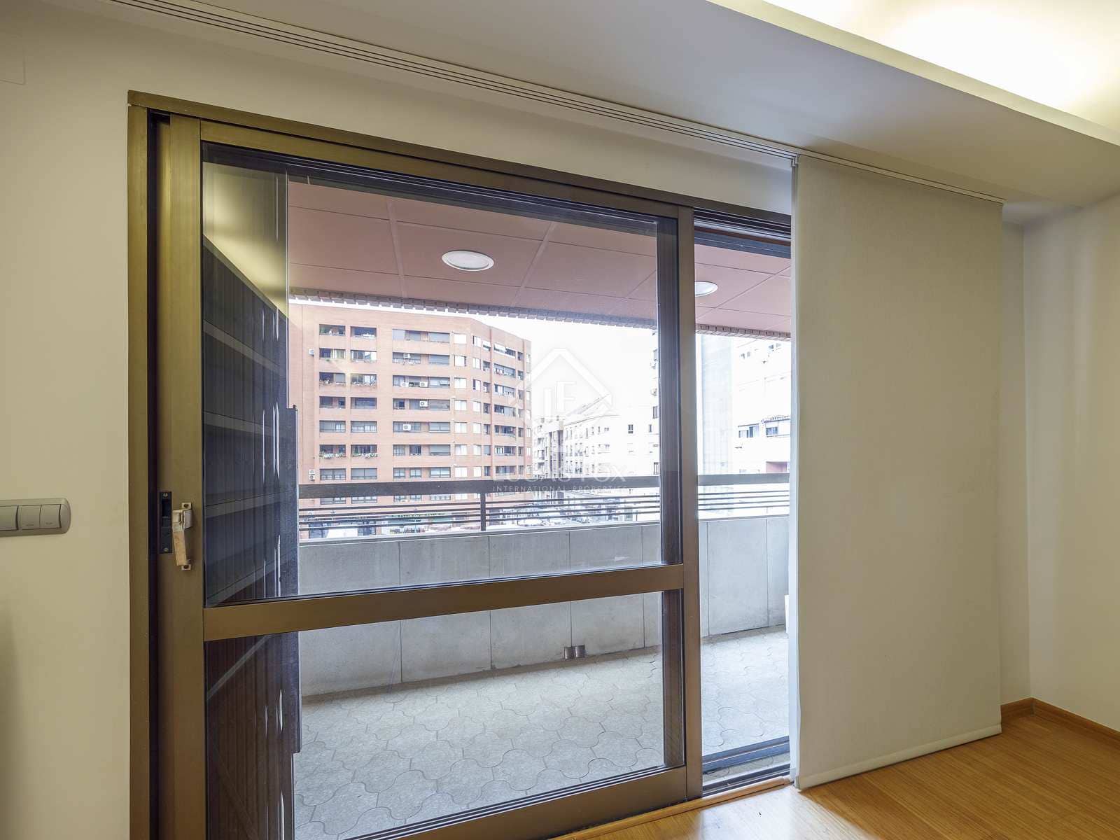 4 sypialnia Apartament do wynajęcia w Miasto Walencja z garażem - 2 100 € (Ref: 8376392)