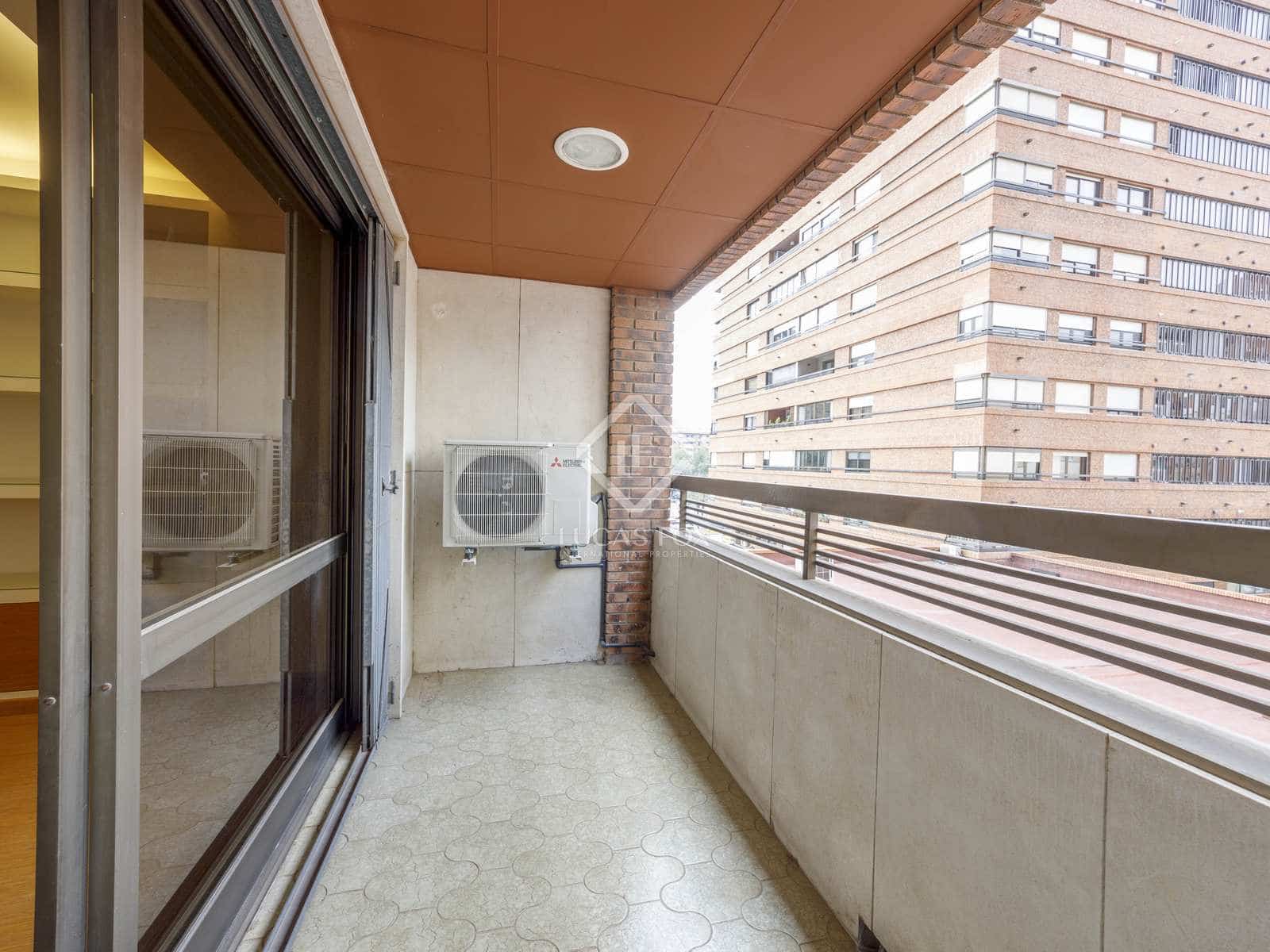 4 sypialnia Apartament do wynajęcia w Miasto Walencja z garażem - 2 100 € (Ref: 8376392)