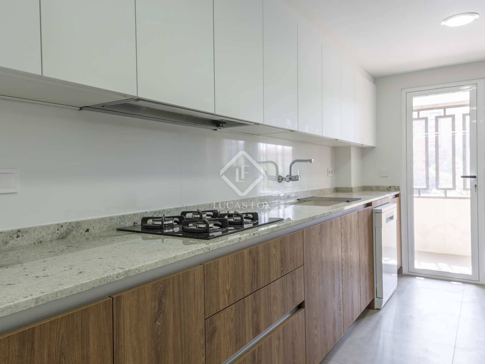 4 sypialnia Apartament do wynajęcia w Miasto Walencja z garażem - 2 100 € (Ref: 8376392)