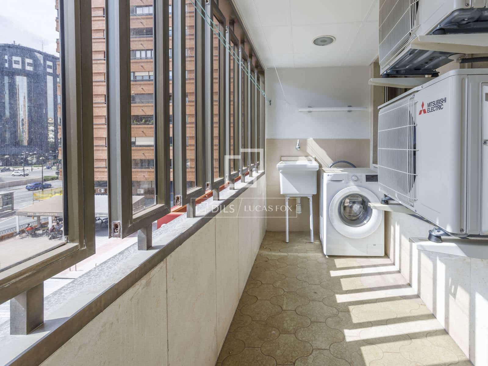 4 sypialnia Apartament do wynajęcia w Miasto Walencja z garażem - 2 100 € (Ref: 8376392)