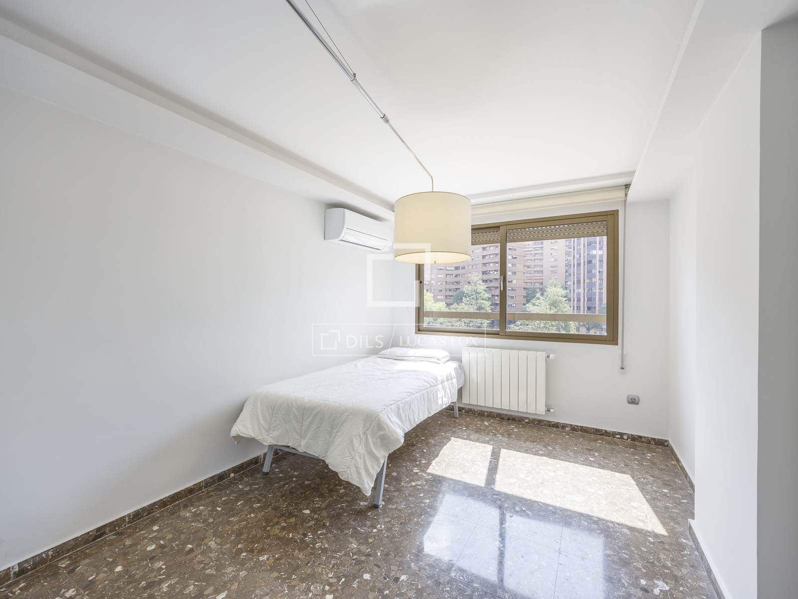 4 sypialnia Apartament do wynajęcia w Miasto Walencja z garażem - 2 100 € (Ref: 8376392)