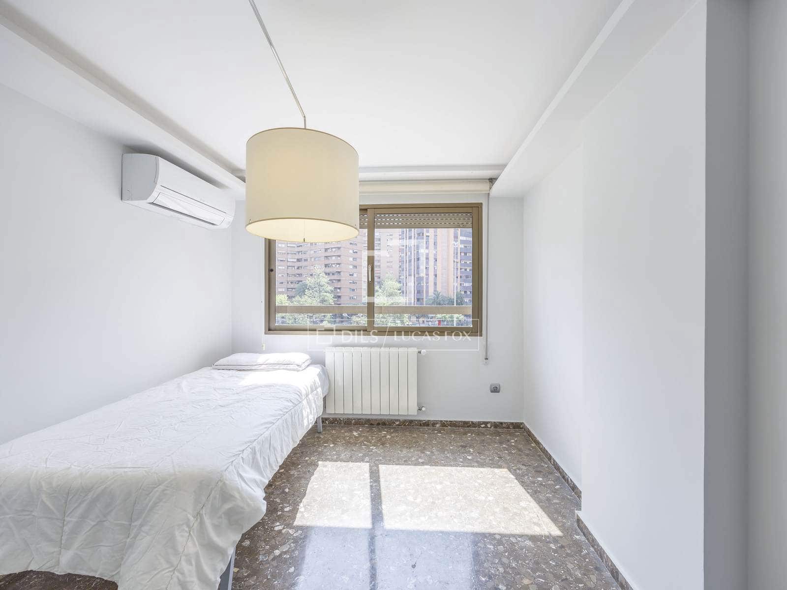 4 sypialnia Apartament do wynajęcia w Miasto Walencja z garażem - 2 100 € (Ref: 8376392)