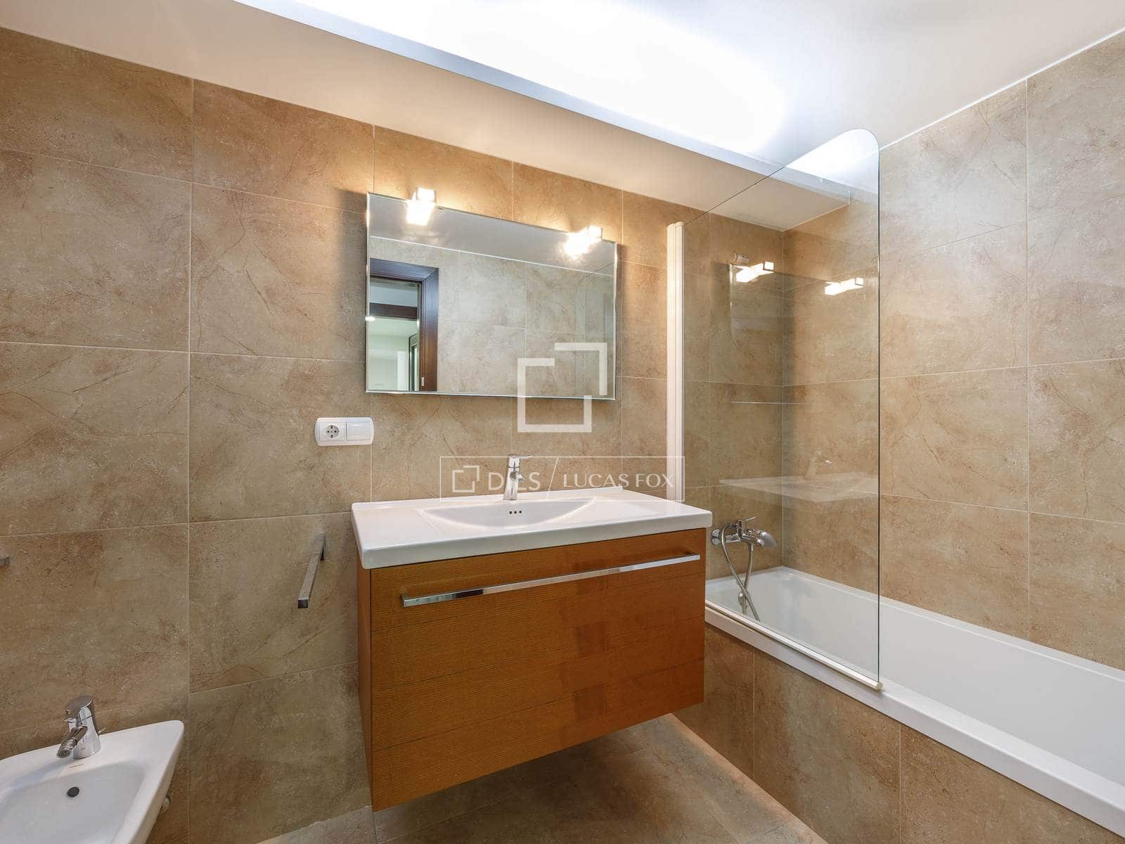 4 sypialnia Apartament do wynajęcia w Miasto Walencja z garażem - 2 100 € (Ref: 8376392)