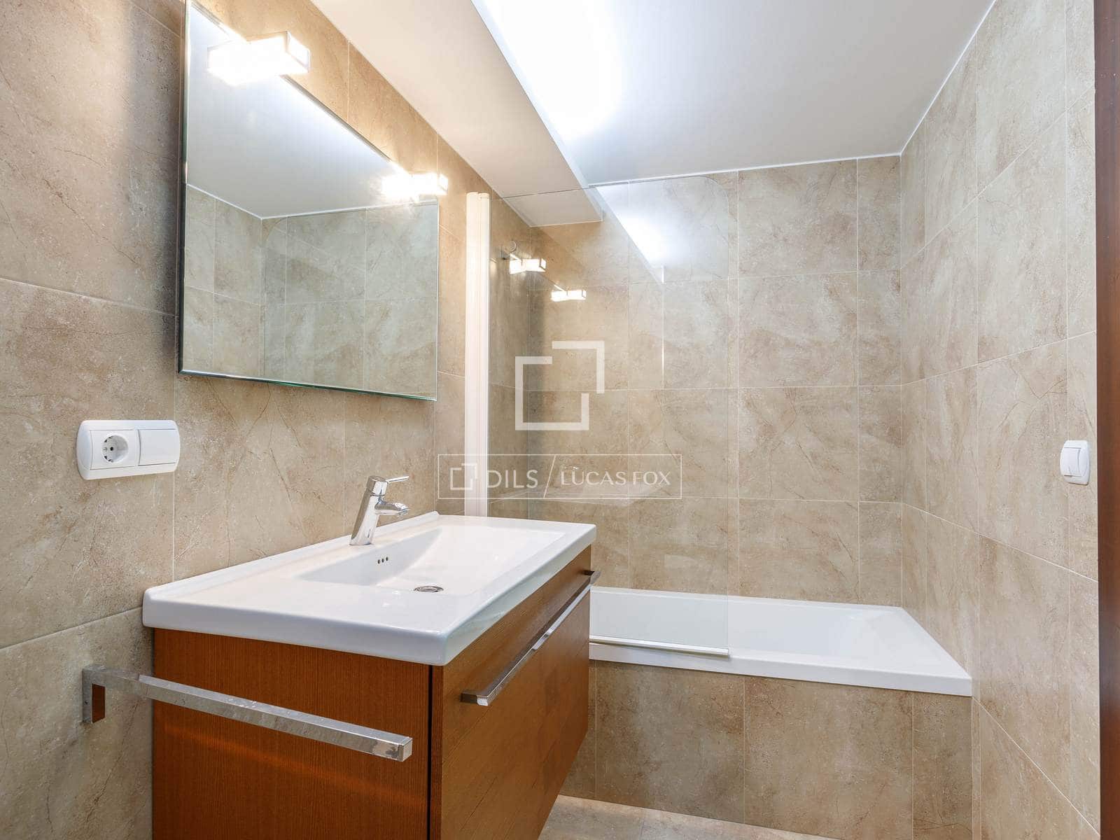 4 sypialnia Apartament do wynajęcia w Miasto Walencja z garażem - 2 100 € (Ref: 8376392)