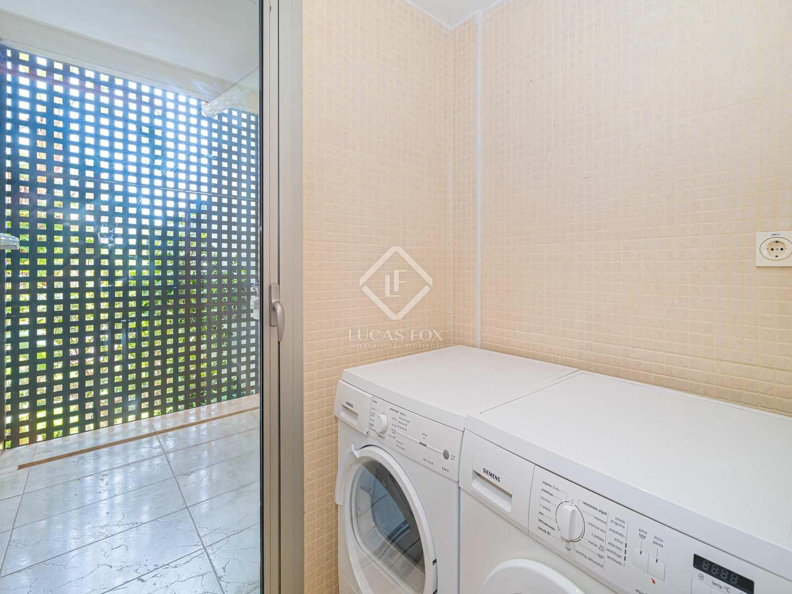 2 chambre Appartement à vendre à Alicante ville avec piscine garage - 300 000 € (Ref: 8384158)