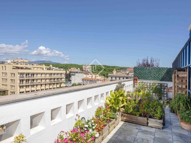 2 bedroom Penthouse for sale in Girona city - € 1,080,000 (Ref: 8384160)