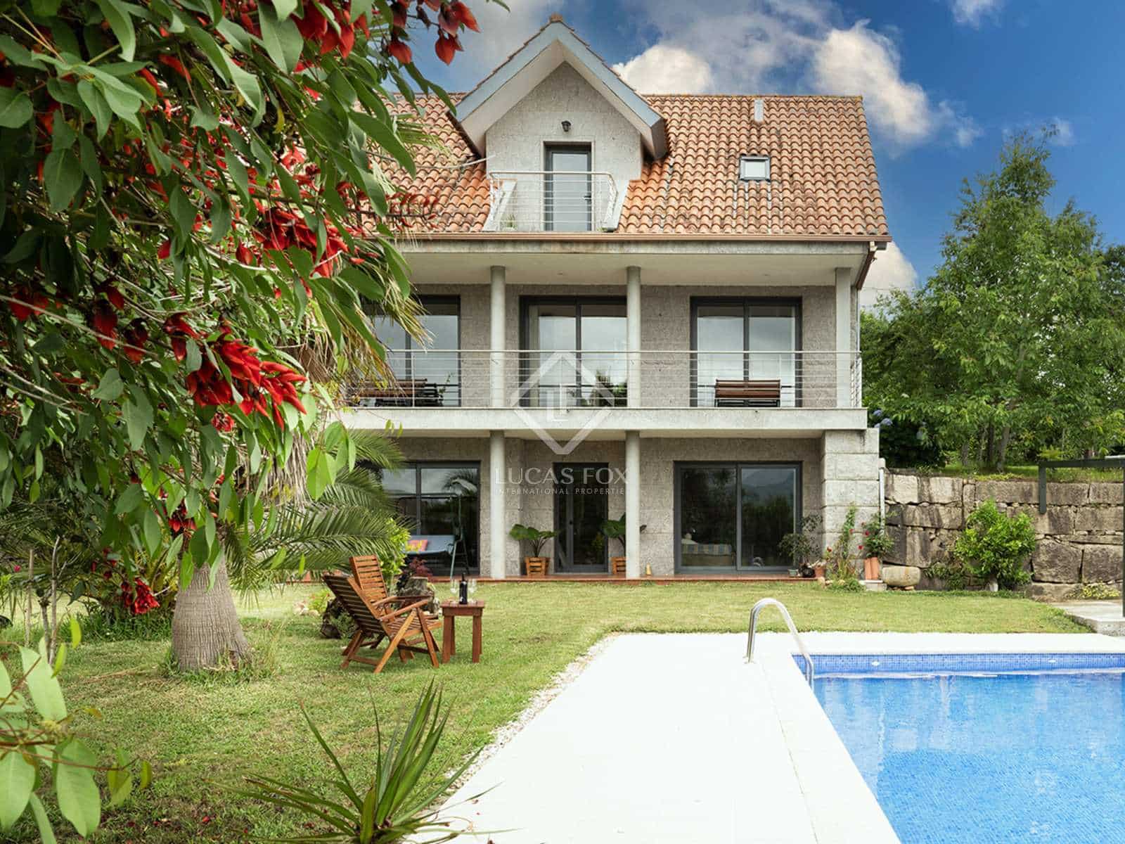 5 soveværelse Villa til salg i Tomino med swimmingpool garage - € 395.000 (Ref: 8402720)