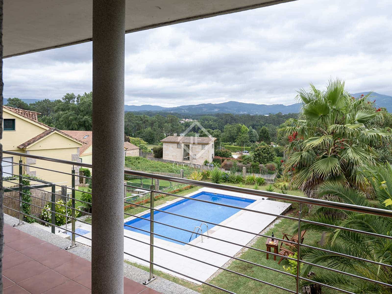 5 soveværelse Villa til salg i Tomino med swimmingpool garage - € 395.000 (Ref: 8402720)