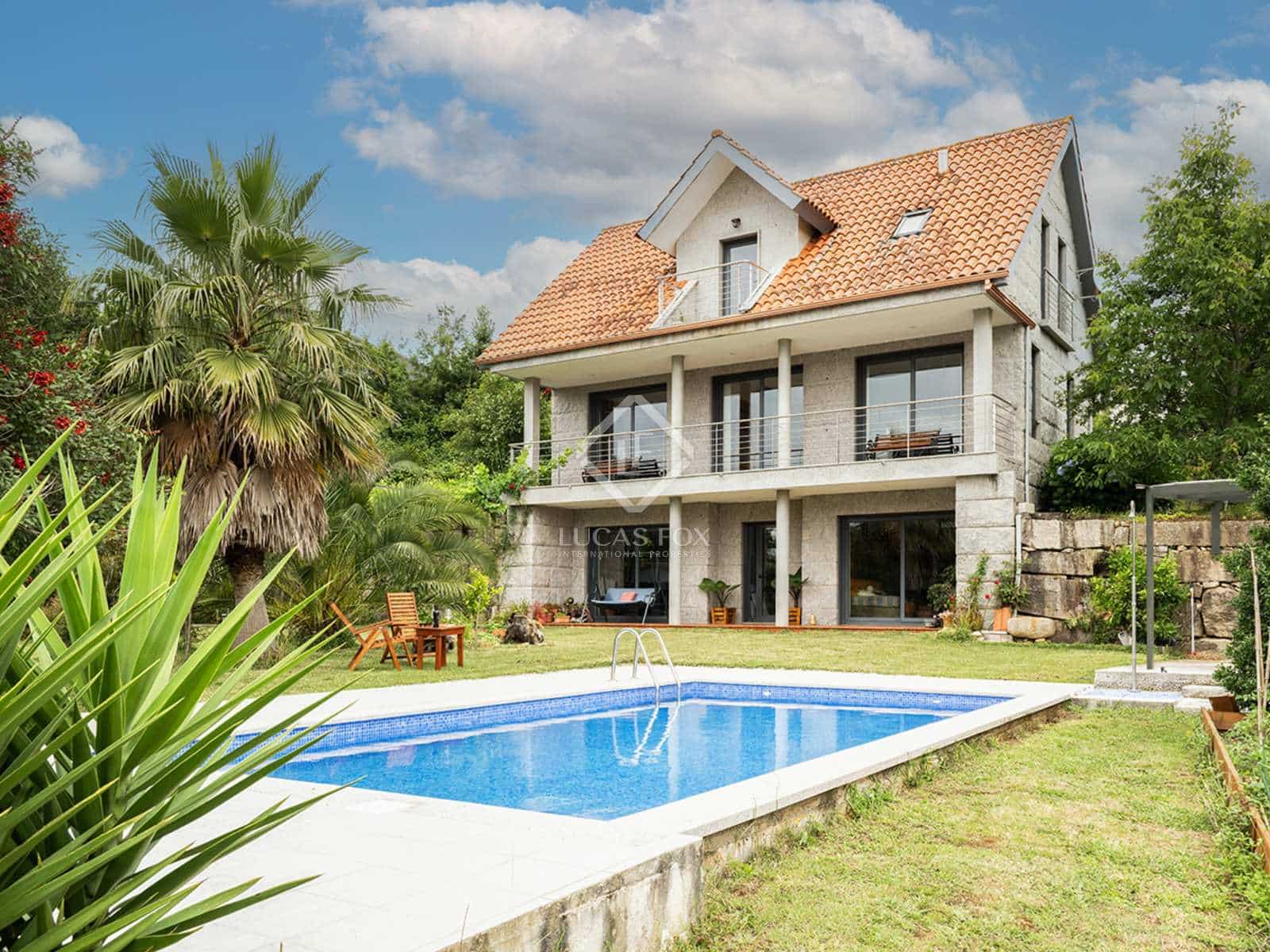 5 soveværelse Villa til salg i Tomino med swimmingpool garage - € 395.000 (Ref: 8402720)