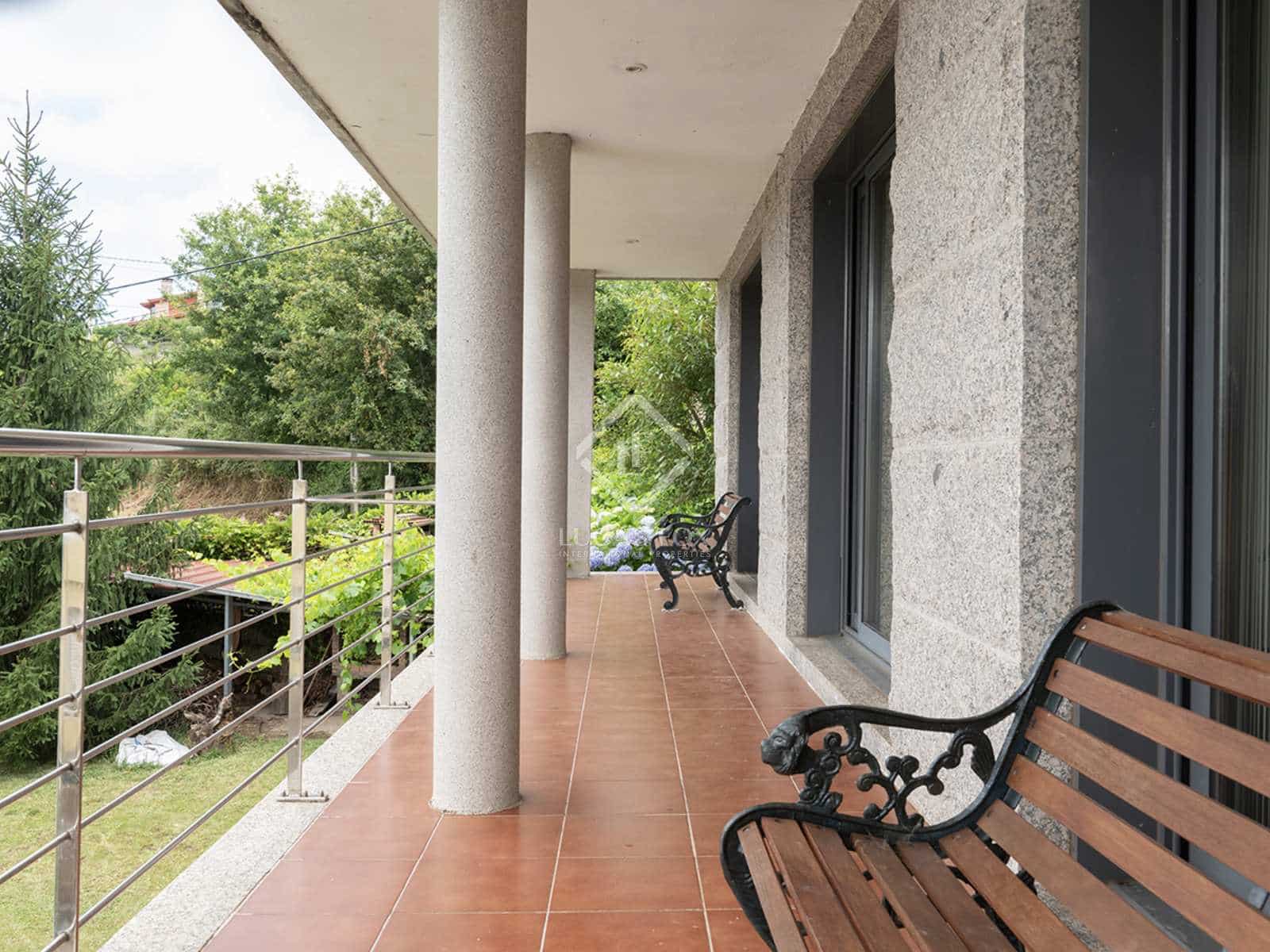 5 soveværelse Villa til salg i Tomino med swimmingpool garage - € 395.000 (Ref: 8402720)