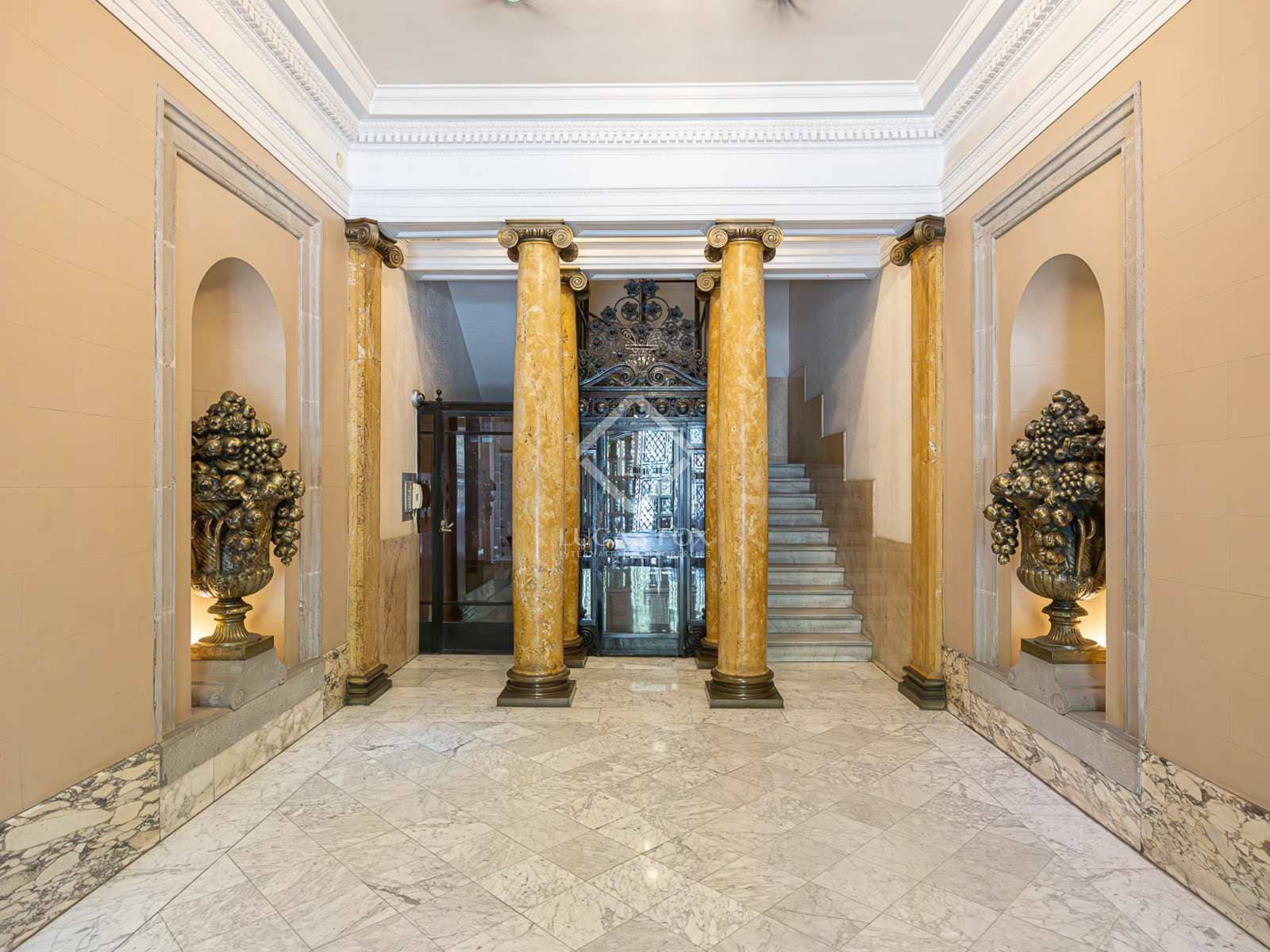 3 slaapkamer Appartement te koop in Barcelona stad - € 1.295.000 (Ref: 8410761)