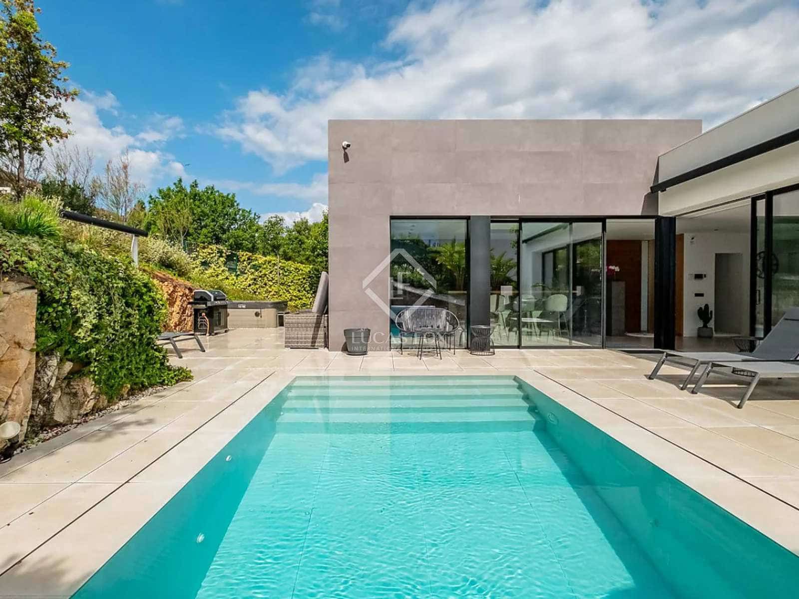 4 soveværelse Villa til salg i Platja d'Aro med swimmingpool garage - € 1.995.000 (Ref: 8416321)