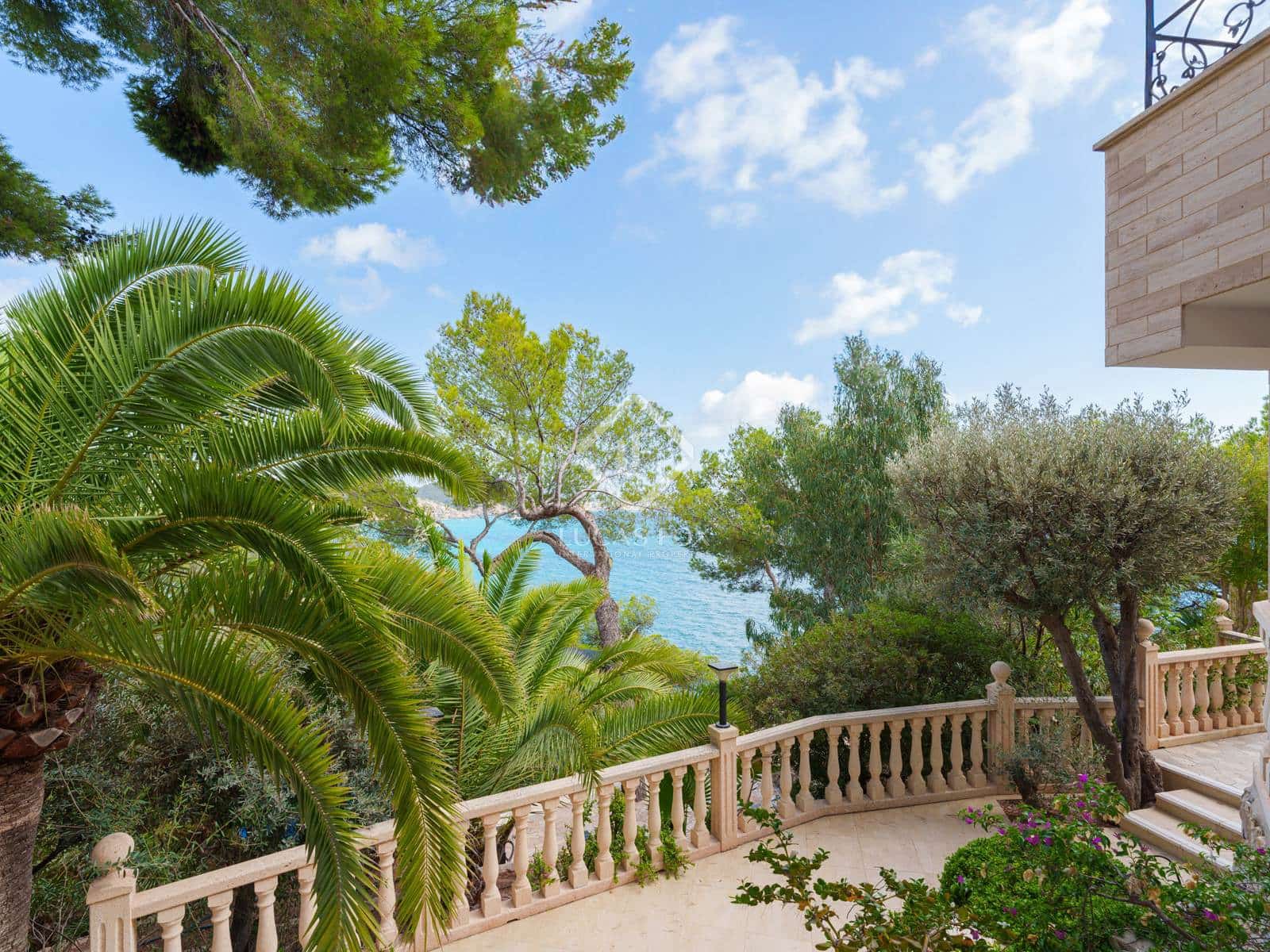 6 soveværelse Villa til salg i Cala Fornells med garage - € 10.700.000 (Ref: 8416901)