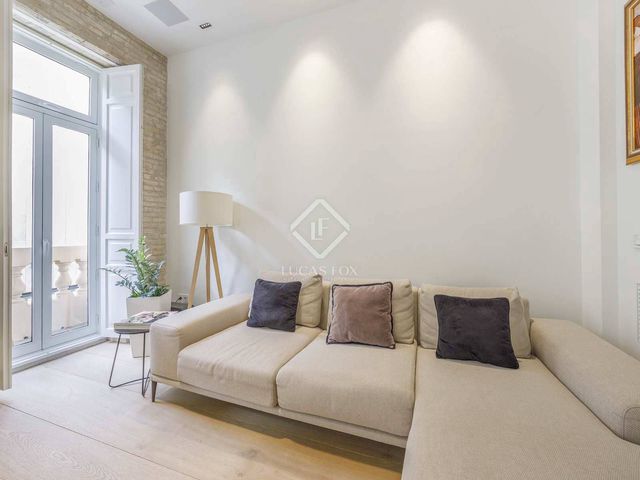 4 quarto Apartamento para arrendar em Valência cidade - 5 000 € (Ref: 8420666)