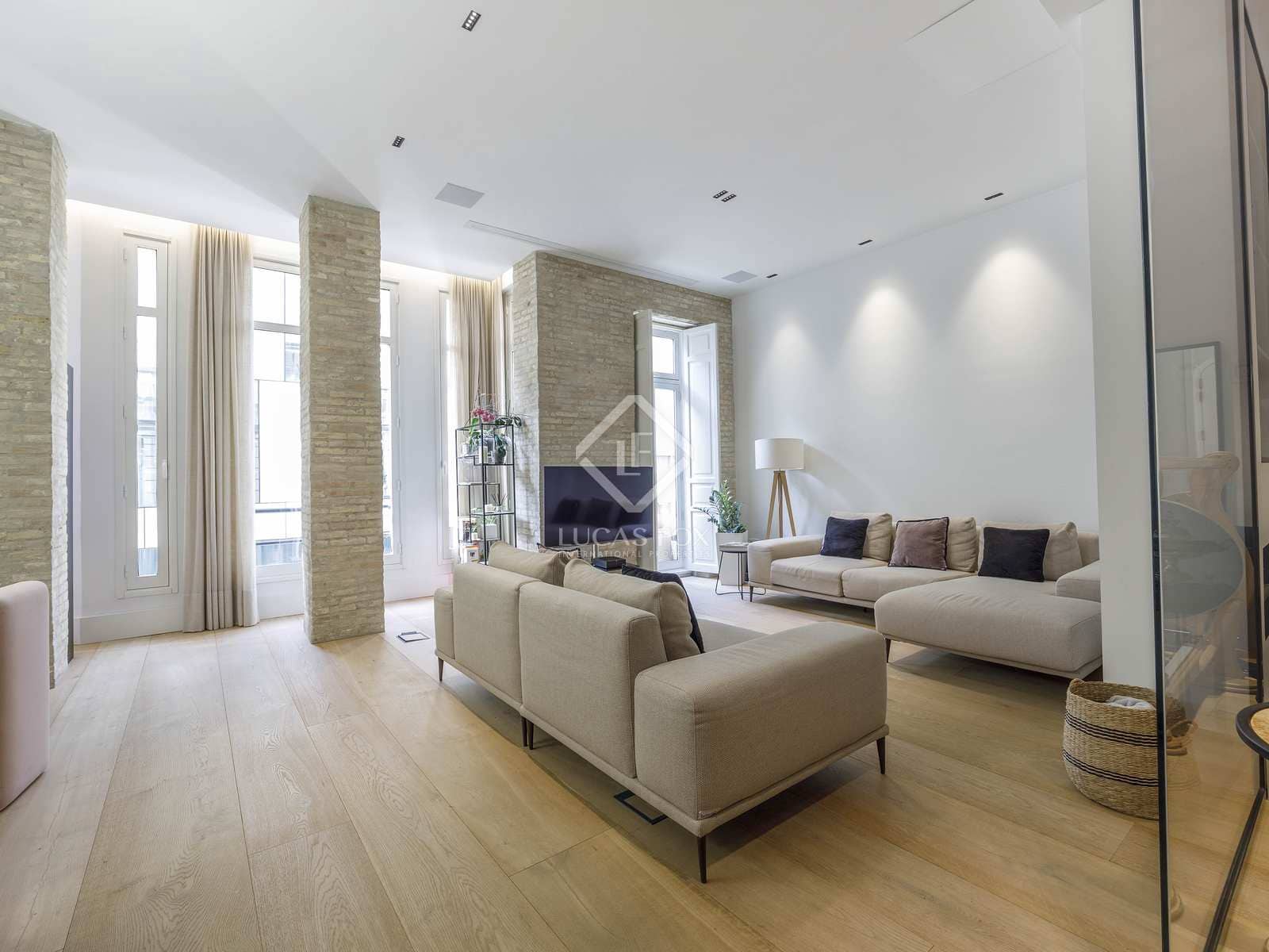 4 quarto Apartamento para arrendar em Valencia cidade - 5 000 € (Ref: 8420666)