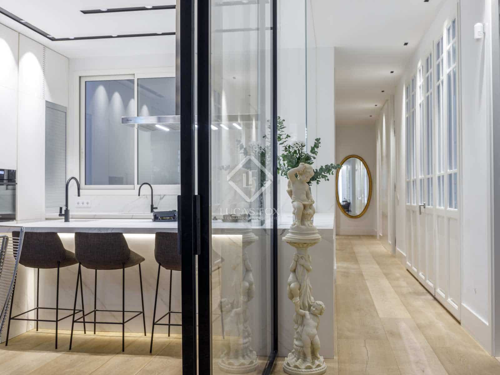 4 quarto Apartamento para arrendar em Valencia cidade - 5 000 € (Ref: 8420666)