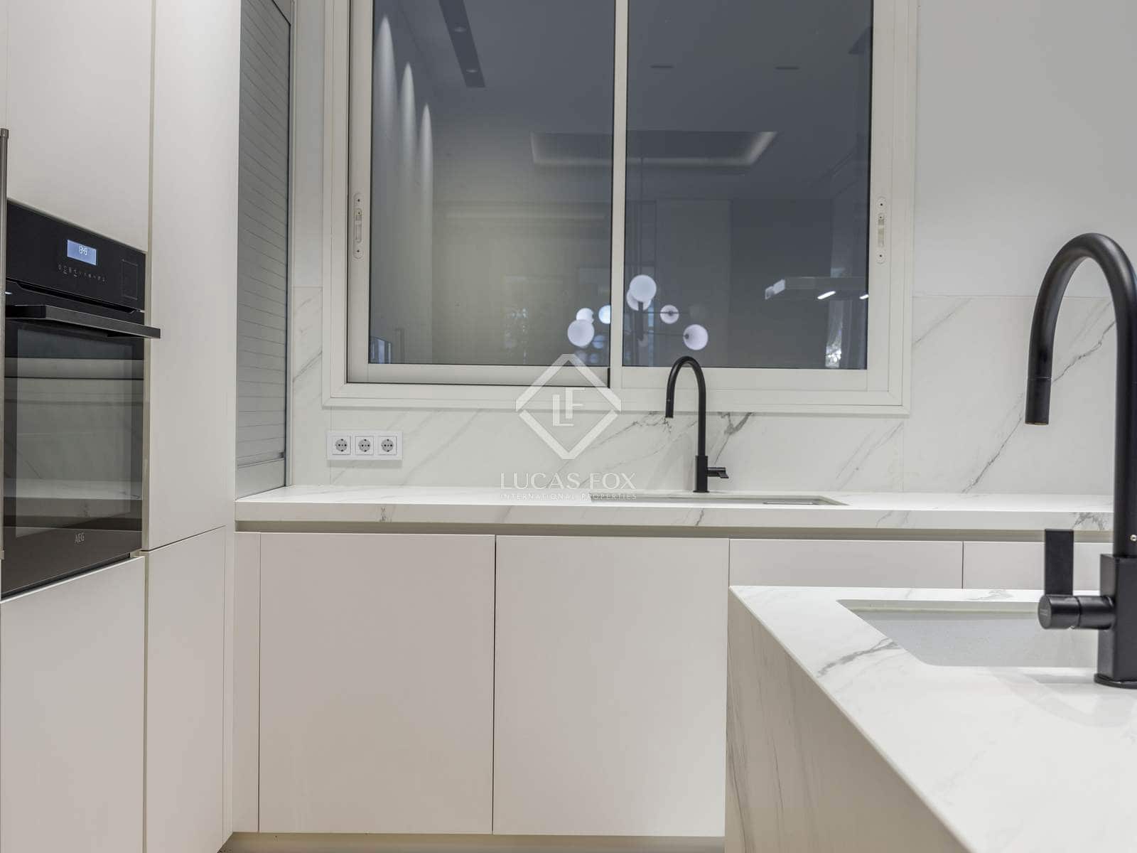 4 quarto Apartamento para arrendar em Valencia cidade - 5 000 € (Ref: 8420666)