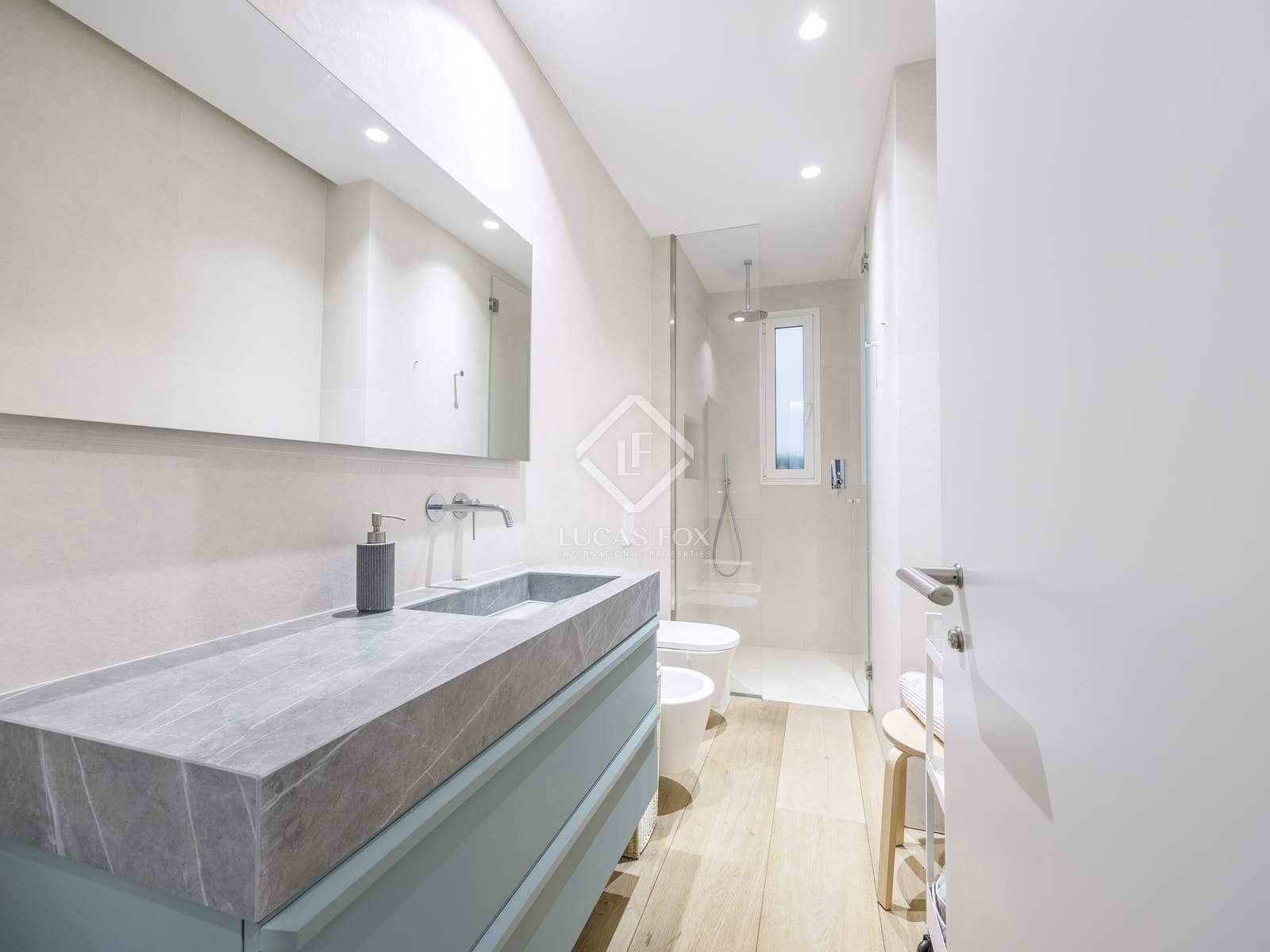 4 quarto Apartamento para arrendar em Valencia cidade - 5 000 € (Ref: 8420666)