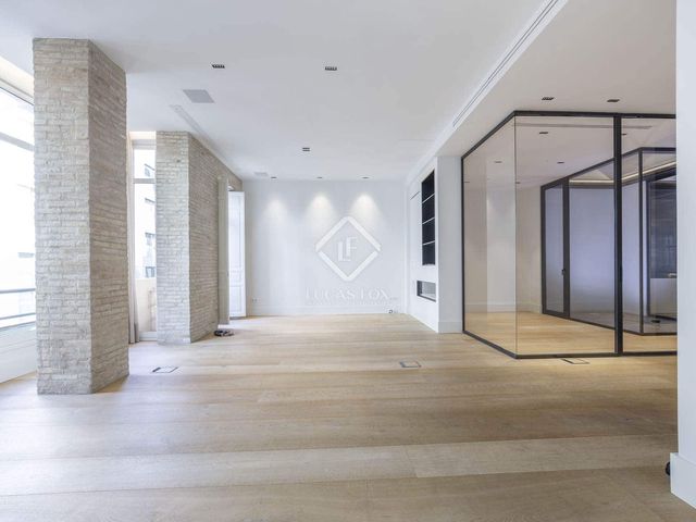 4 quarto Apartamento para arrendar em Valência cidade - 5 000 € (Ref: 8420666)