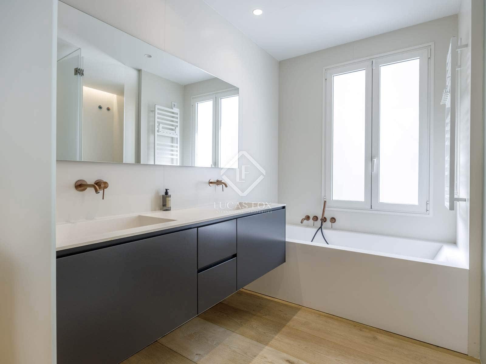 4 quarto Apartamento para arrendar em Valencia cidade - 5 000 € (Ref: 8420666)