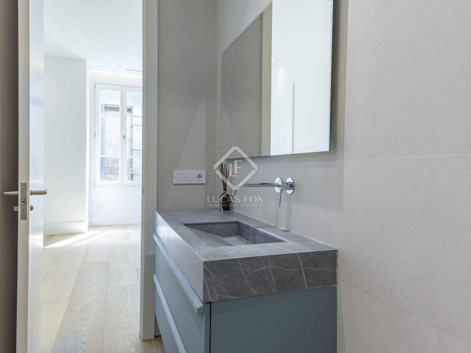 4 quarto Apartamento para arrendar em Valencia cidade - 5 000 € (Ref: 8420666)