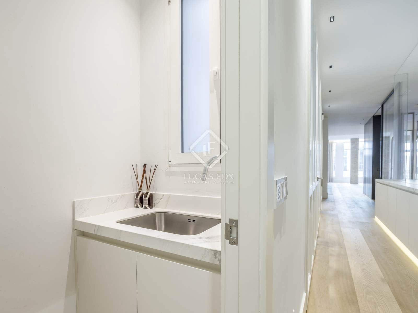 4 quarto Apartamento para arrendar em Valencia cidade - 5 000 € (Ref: 8420666)