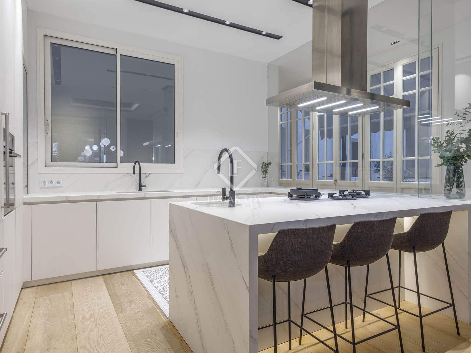 4 quarto Apartamento para arrendar em Valencia cidade - 5 000 € (Ref: 8420666)