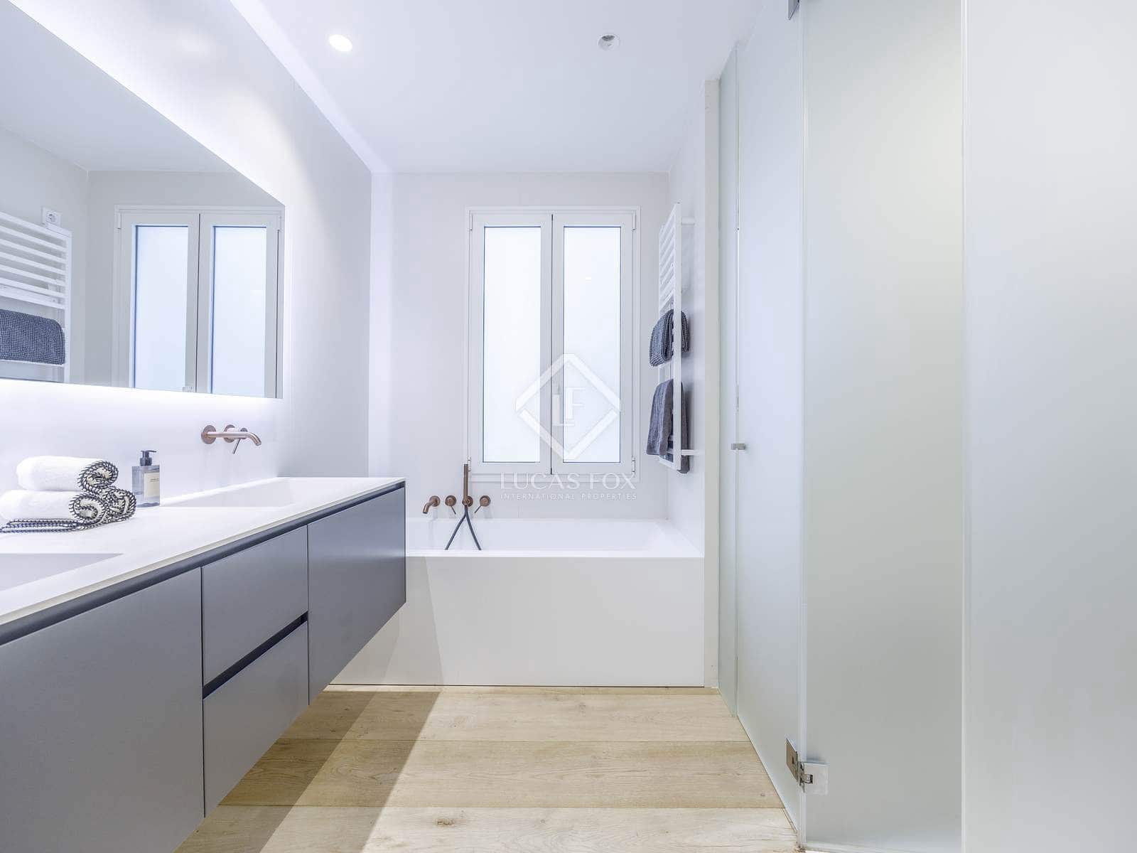 4 quarto Apartamento para arrendar em Valencia cidade - 5 000 € (Ref: 8420666)