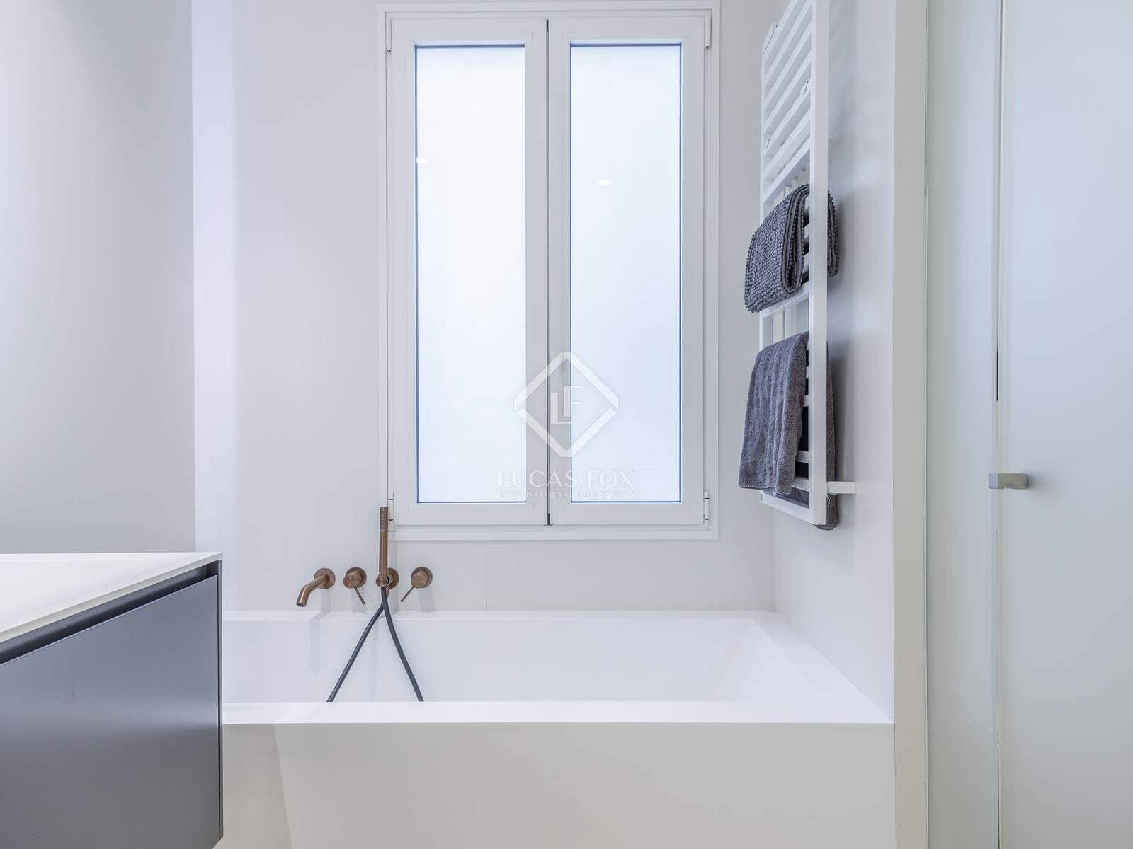 4 quarto Apartamento para arrendar em Valencia cidade - 5 000 € (Ref: 8420666)