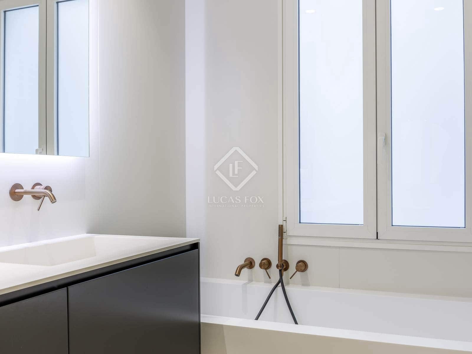 4 quarto Apartamento para arrendar em Valencia cidade - 5 000 € (Ref: 8420666)